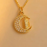 CADENA VIRGEN GUADALUPE MEDIALUNA BRILLANTE