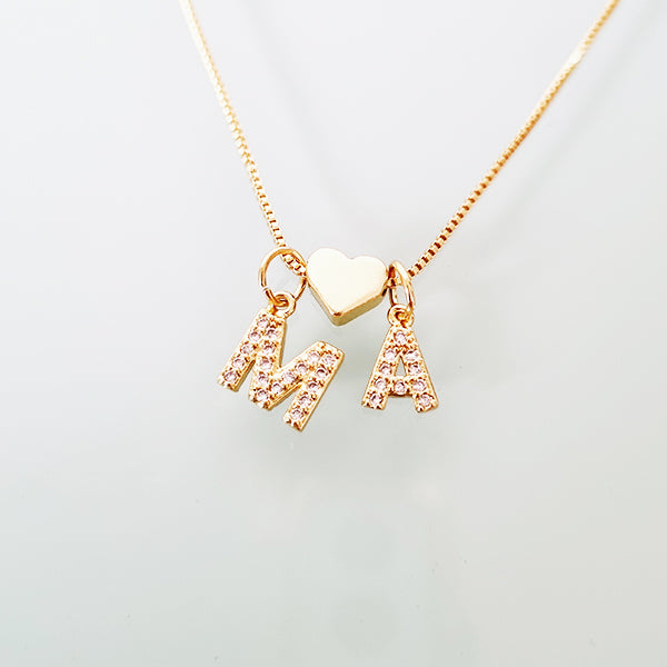 CADENA 2LETRAS BRILLANTES & CORAZON DORADO